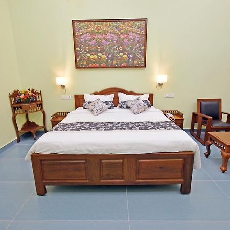 Le Colonial Suites Pondicherry Exterior foto