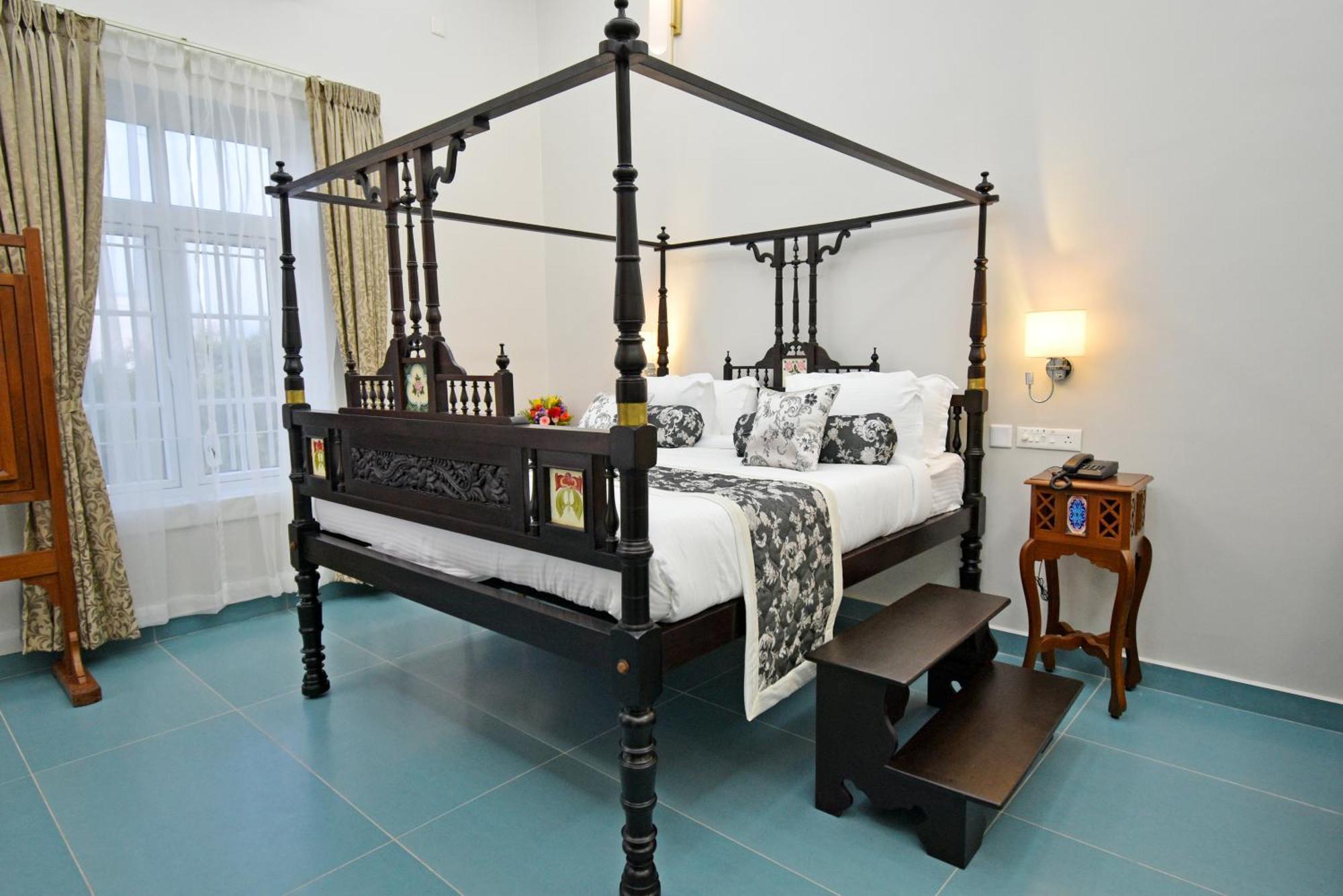 Le Colonial Suites Pondicherry Exterior foto