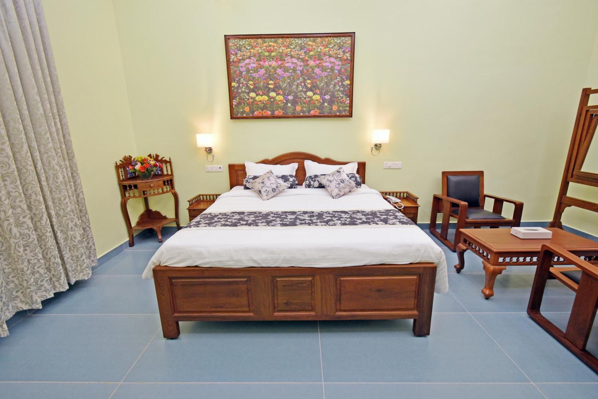 Le Colonial Suites Pondicherry Exterior foto