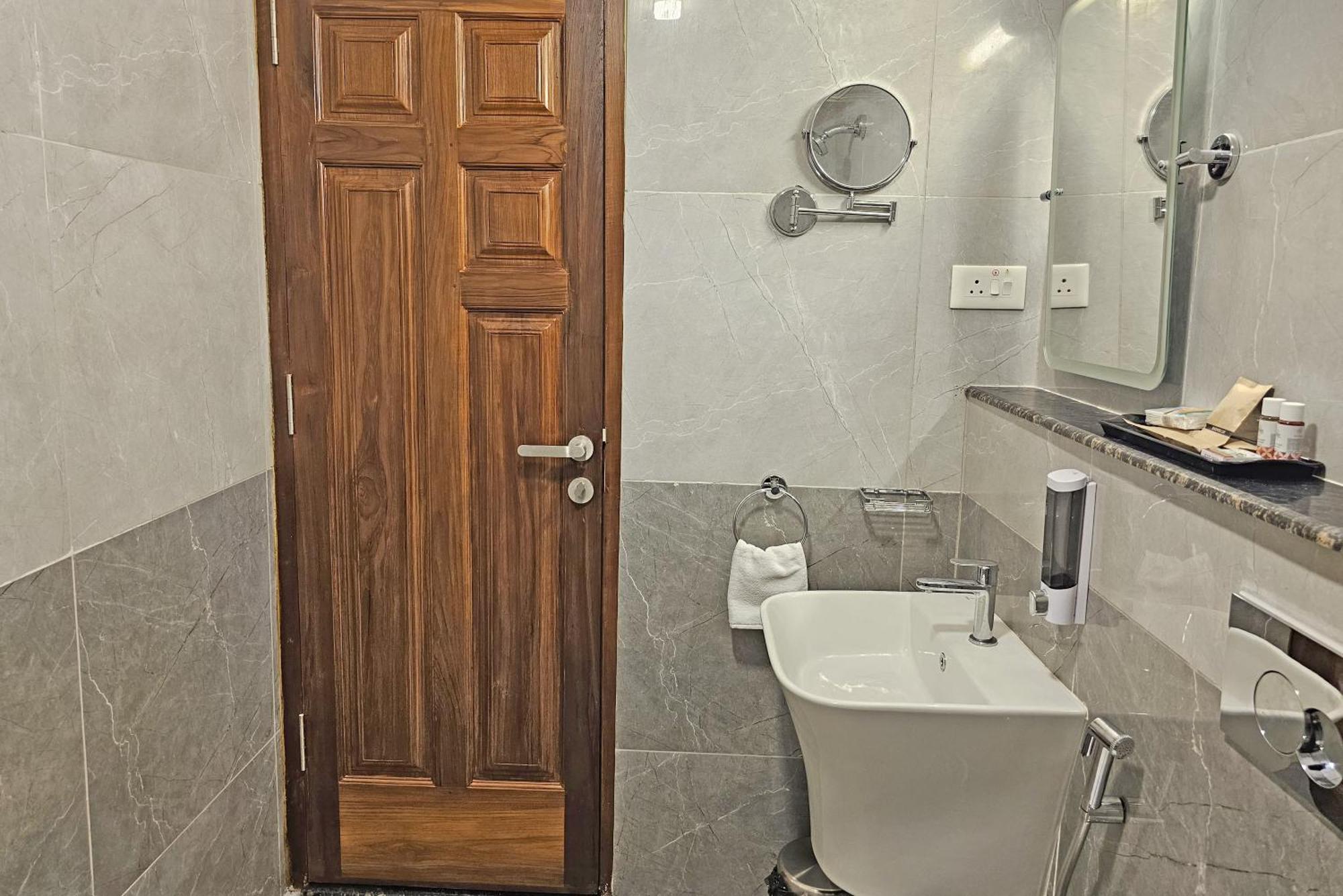 Le Colonial Suites Pondicherry Exterior foto
