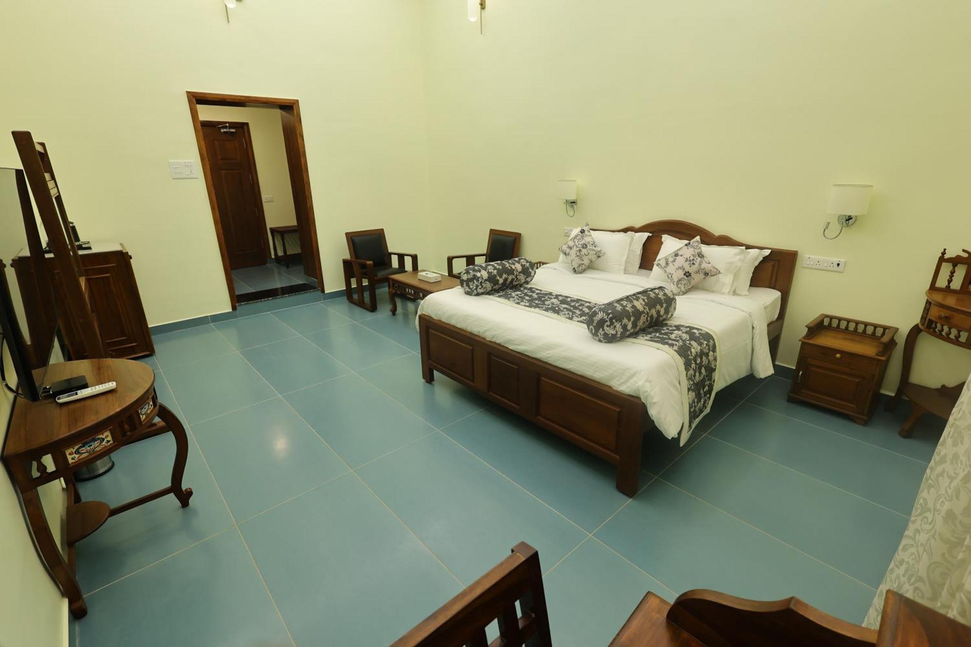 Le Colonial Suites Pondicherry Exterior foto