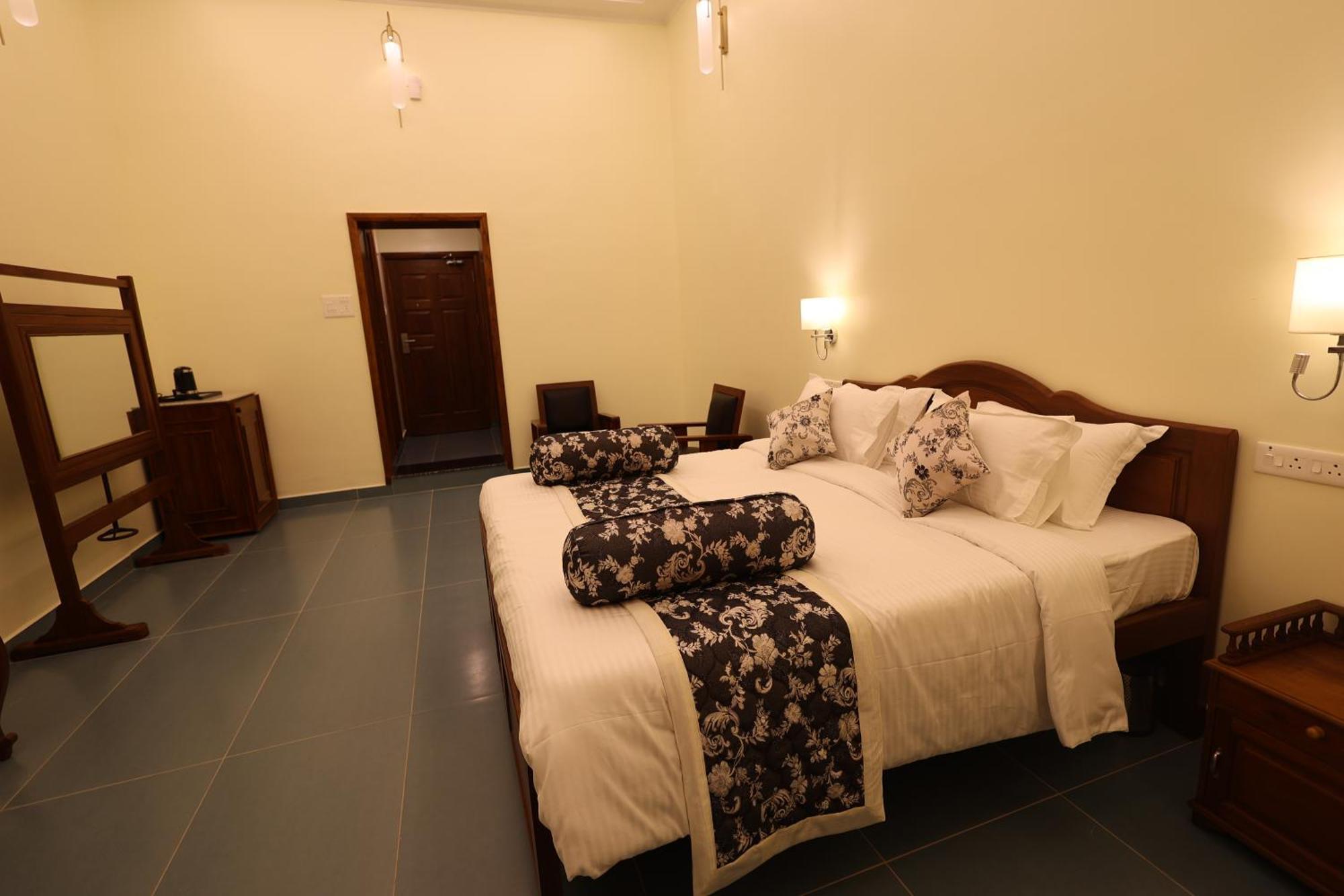 Le Colonial Suites Pondicherry Exterior foto