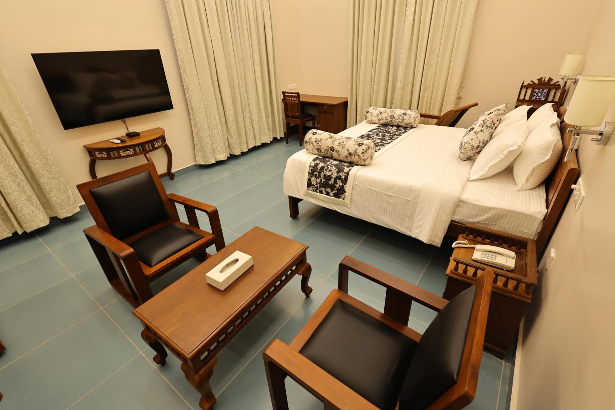 Le Colonial Suites Pondicherry Exterior foto