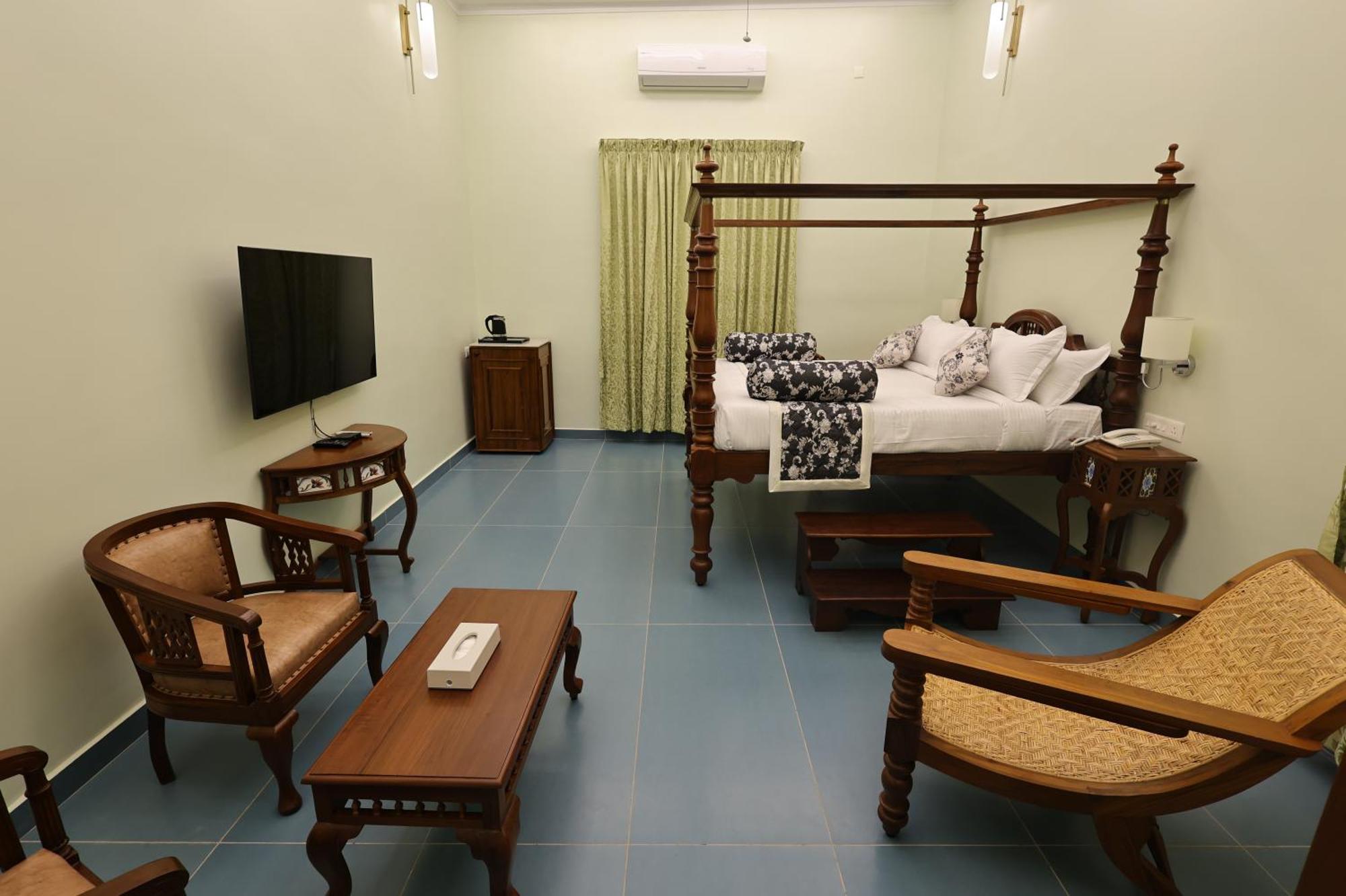 Le Colonial Suites Pondicherry Exterior foto