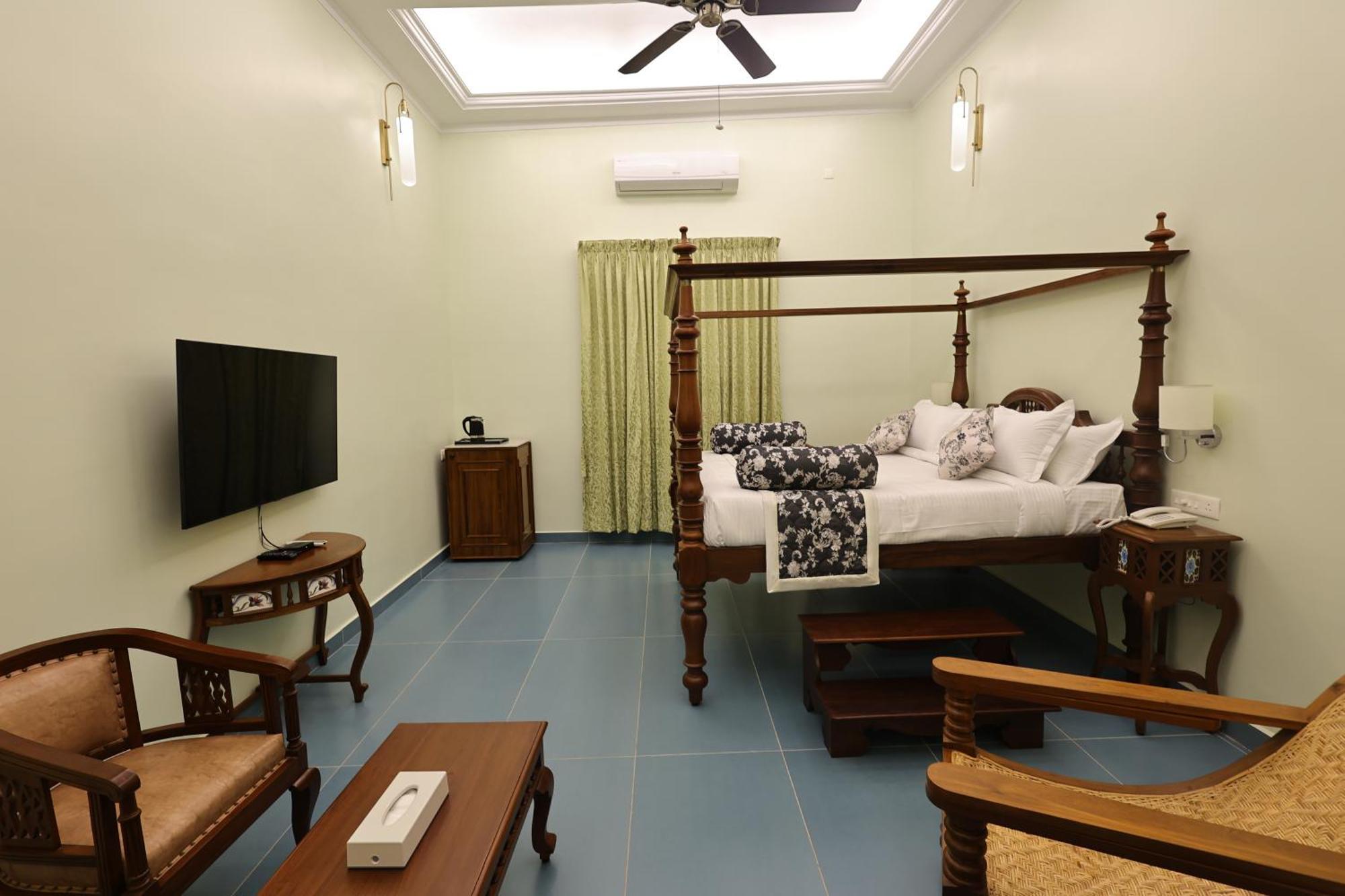 Le Colonial Suites Pondicherry Exterior foto